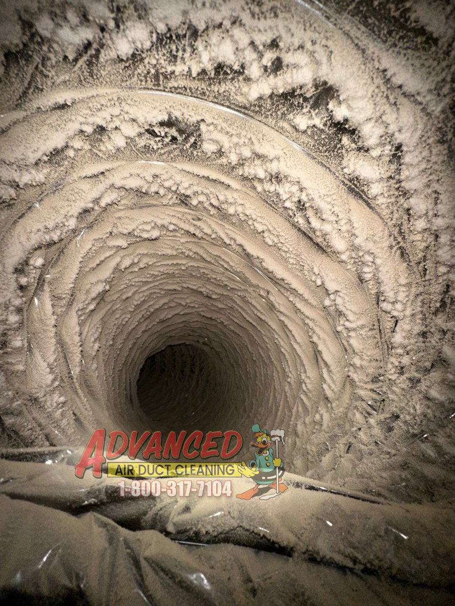 AdvancedFurnace's tweet image. 🚨🚨🚨🚨BEFORE AND AFTER 🚨🚨🚨🚨

DID YOU KNOW according to the EPA, indoor air quality is considered a top 5 environmental danger! 

            ☎️1-800-317-7104☎️

        AdvancedAirDuctCleaning.com