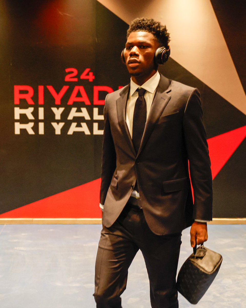 RMFrench_'s tweet photo. 🎧👔 Le flow de Tchouameni. https://t.co/F9FE0sgyzn