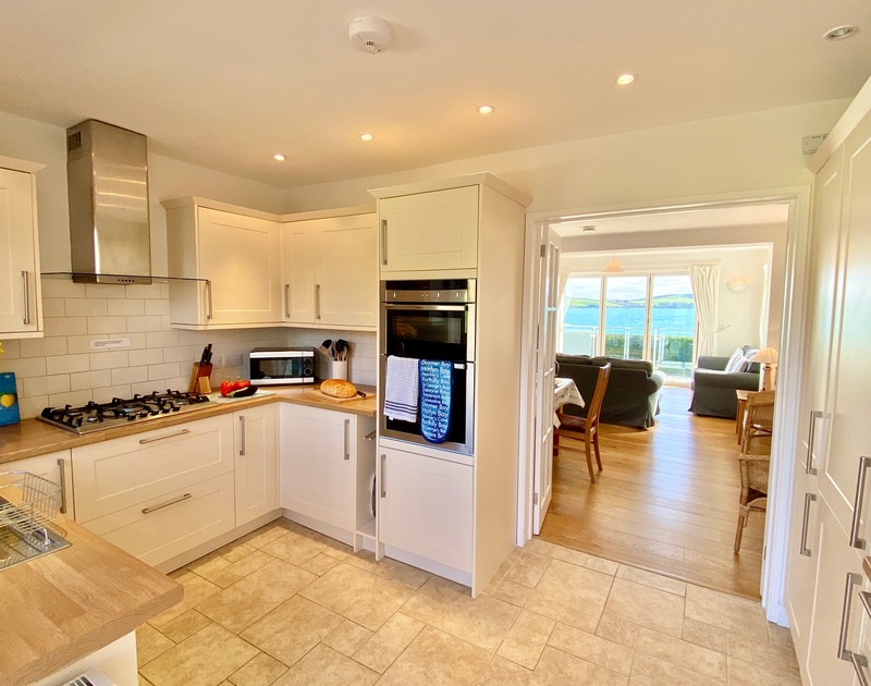 Little Egret self-catering is a beautiful home situated in a tranquil setting, with stunning views across the River Camel. A five minute level walk from Padstow harbour, restaurants and varied shopping. For more information please follow this link:- padstowlive.com/accommodation/…