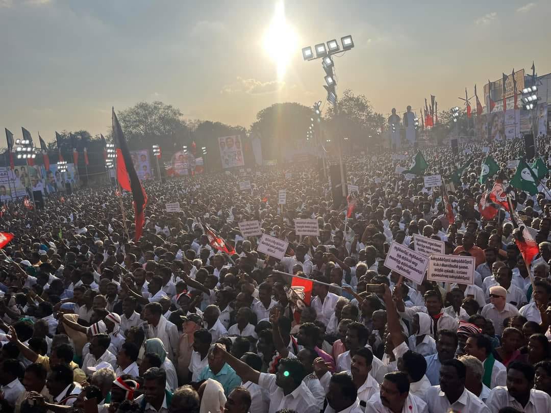 masekar63's tweet photo. தமிழ்நாட்டு மக்களை தொடர்ந்து வஞ்சித்து வரும் மத்திய அரசையும், தமிழர் உரிமையை பெற்றுத் தராமல் துரோகம் இழைக்கும் விடியா திமுக அரசையும் கண்டித்து தஞ்சையில் டெல்டா மக்கள் புரட்சித்தமிழர் அண்ணன் @EPSTamilNadu தலைமையில் #தஞ்சை_மத்திய_மாவட்டம்  
 #ADMK_TNJ 
#Ma_Sekar 
#எடப்பாடியார் https://t.co/NeMZ1tNvi6