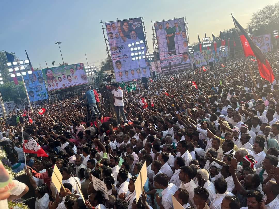 masekar63's tweet photo. தமிழ்நாட்டு மக்களை தொடர்ந்து வஞ்சித்து வரும் மத்திய அரசையும், தமிழர் உரிமையை பெற்றுத் தராமல் துரோகம் இழைக்கும் விடியா திமுக அரசையும் கண்டித்து தஞ்சையில் டெல்டா மக்கள் புரட்சித்தமிழர் அண்ணன் @EPSTamilNadu தலைமையில் #தஞ்சை_மத்திய_மாவட்டம்  
 #ADMK_TNJ 
#Ma_Sekar 
#எடப்பாடியார் https://t.co/NeMZ1tNvi6