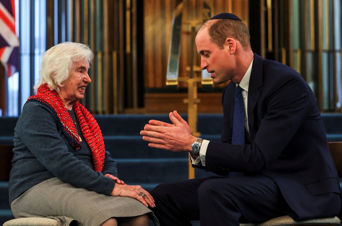 Prince William, The Prince of Wales, speaks with Renee Salt, 94 (a Holocaust survivor) during a visit to the Western Marble Arch Synagogue in London. 📸 @PA