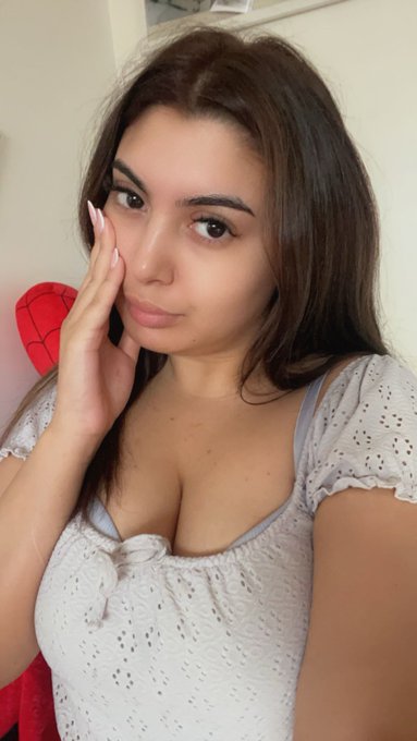 Hi💋 https://t.co/MrDMV9TbUt