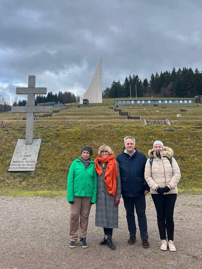 Nous sommes heureux d’avoir accueilli vendredi dernier, @VerdierJouclas, directrice générale de @onacvg dans sa visite des hauts lieux de la mémoire nationale. Sa venue fut l’occasion d’une visite de l’ancien camp et d’une rencontre avec les agents du CERD. ©Anaïse Jory