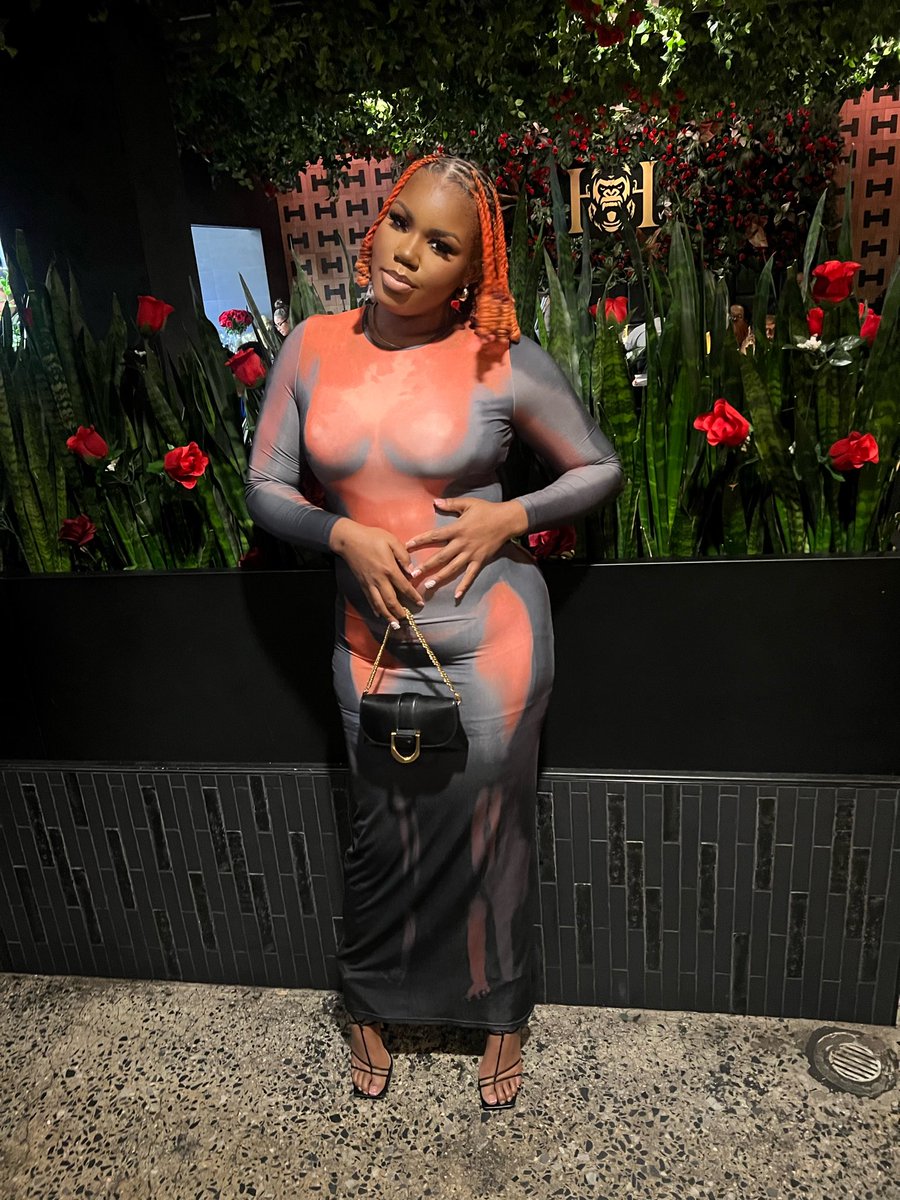 NyNy_Chulo's tweet image. 100 pound difference💋🚫📶