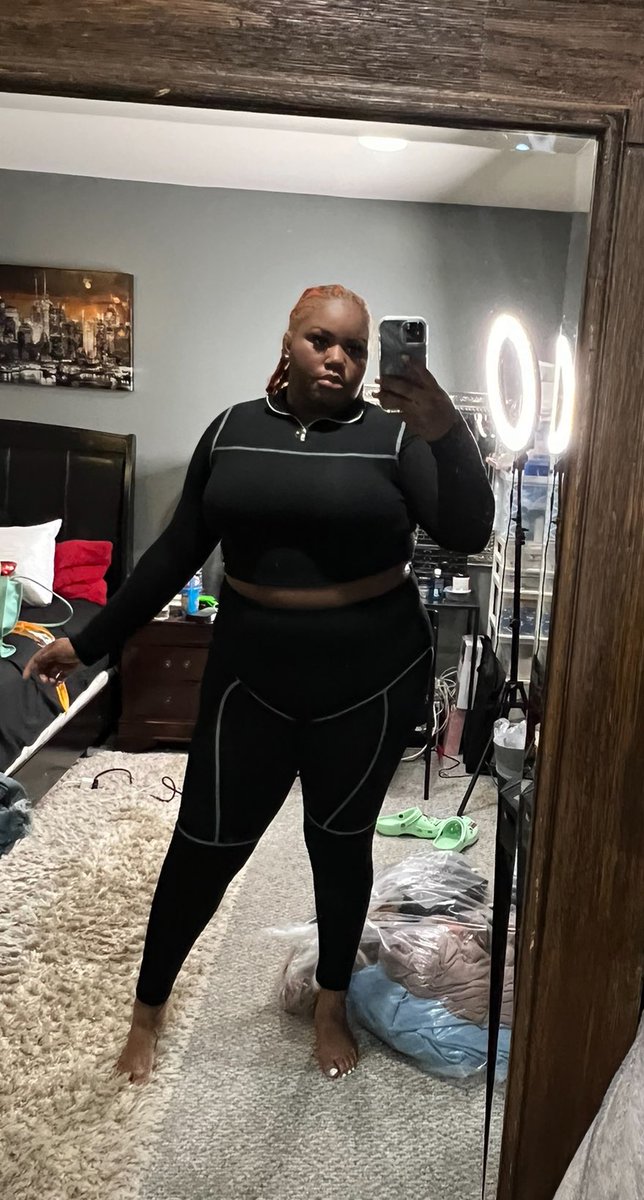 NyNy_Chulo's tweet image. 100 pound difference💋🚫📶