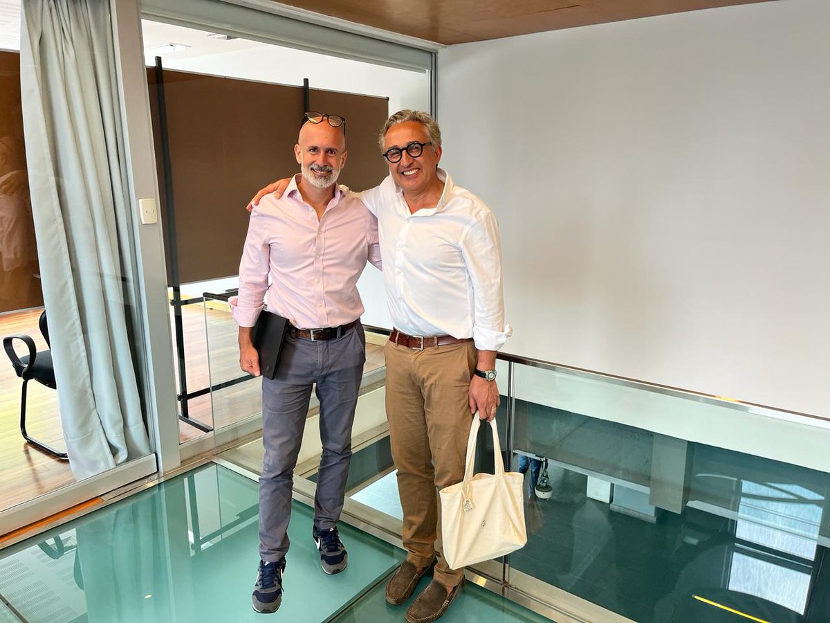 It was great to have Prof. Vahid Sandoghdar (@SandoghdarLab) visiting @cibionconicet. He has been one of our referents in many aspects of our research. Inspiring lecture and discussions. Exciting science at the @MPI_Light with many interests in common with us.