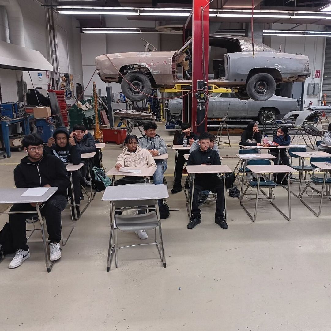 detroitgp's tweet photo. Excited for the return of Free Prix Day on May 31! @ComericaBank and the Grand Prix held a virtual event with high schools and community groups in metro #Detroit on Wednesday, focusing on motorsports and career opportunities in racing.
#DetroitGP // #ComericaCares https://t.co/u5LmKk9GDm