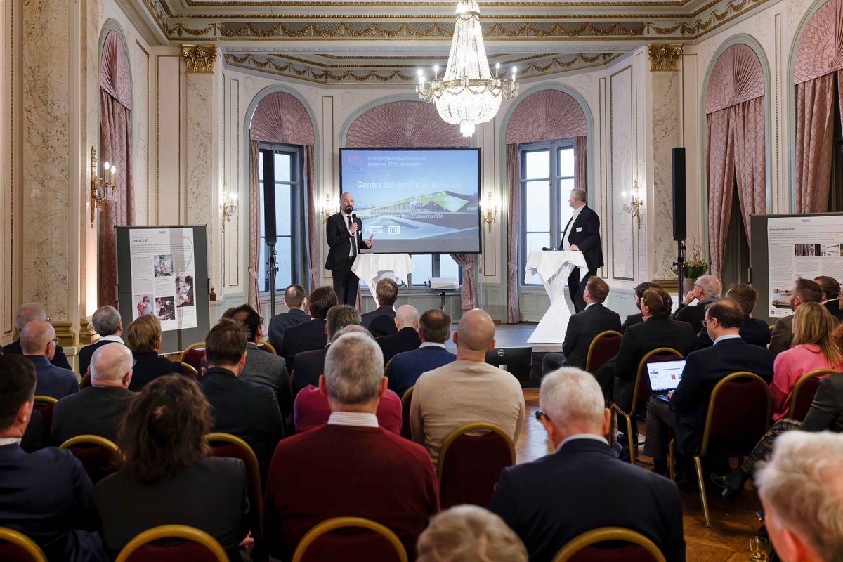 Die Leiterinnen und Leiter der von der Werner Siemens-Stiftung unterstützten Forschungsprojekte trafen sich kürzlich in Luzern erstmals zu einem gemeinsamen Anlass. Sie stellten einander ihre hochkarätigen Projekte vor und knüpften wertvolle Kontakte. wernersiemens-stiftung.ch/detail/wertvol…