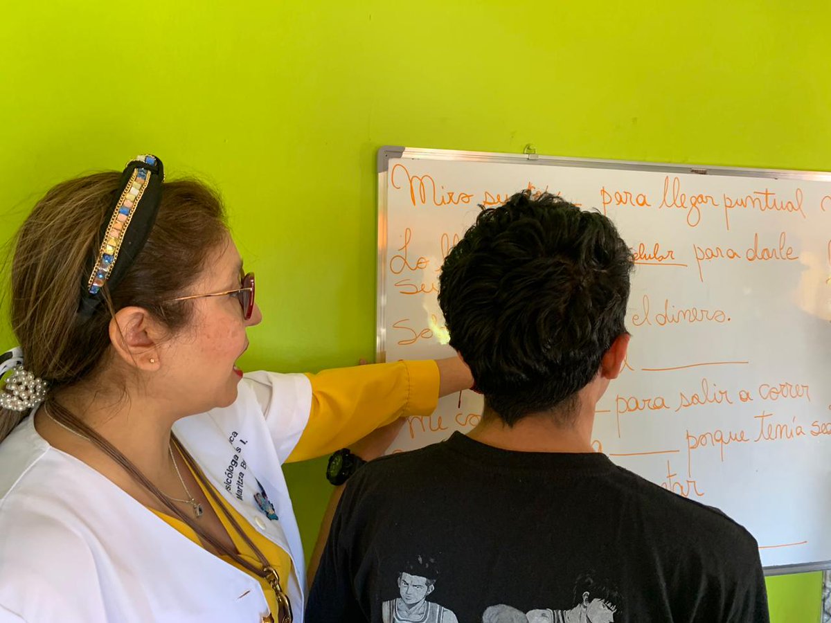 En <a href="/CentroABAChile/">Centro del Análisis de la Conducta ABA</a> contamos con un equipo multidisciplinario de profesionales (psicólogos, terapeutas ocupacionales, fonoaudiólogas, terapeutas analistas en conducta ABA y psicopedagogas) y con más de 13 años de experiencia en el tratamiento y diagnóstico del espectro autista 🙂