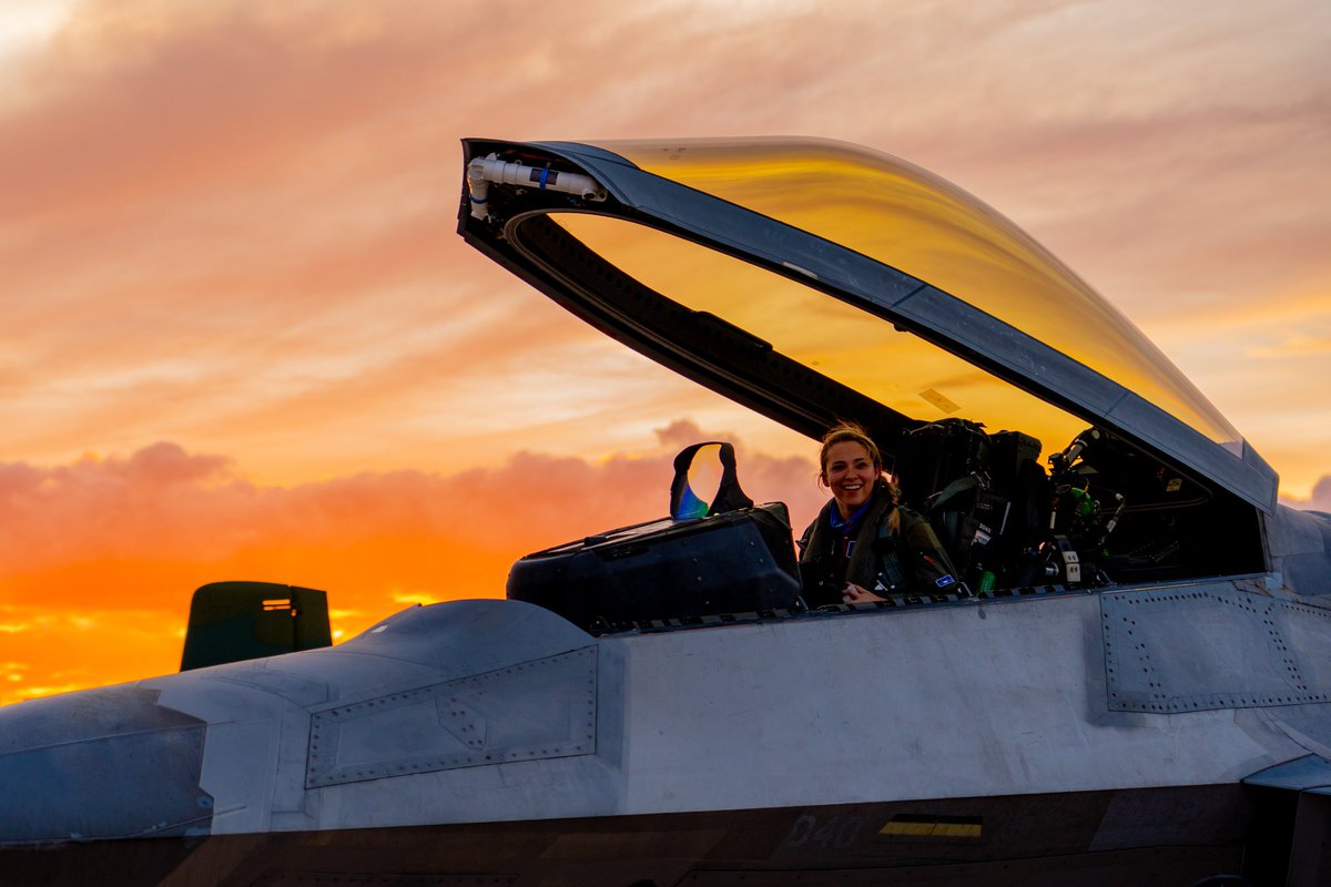 The sun is shining on our 2024 season! It's always a pleasure to share the skies with @ViperDemoTeam @A10DemoTeam @afhflight @F35demoteam during the Heritage Flight Training Conference!