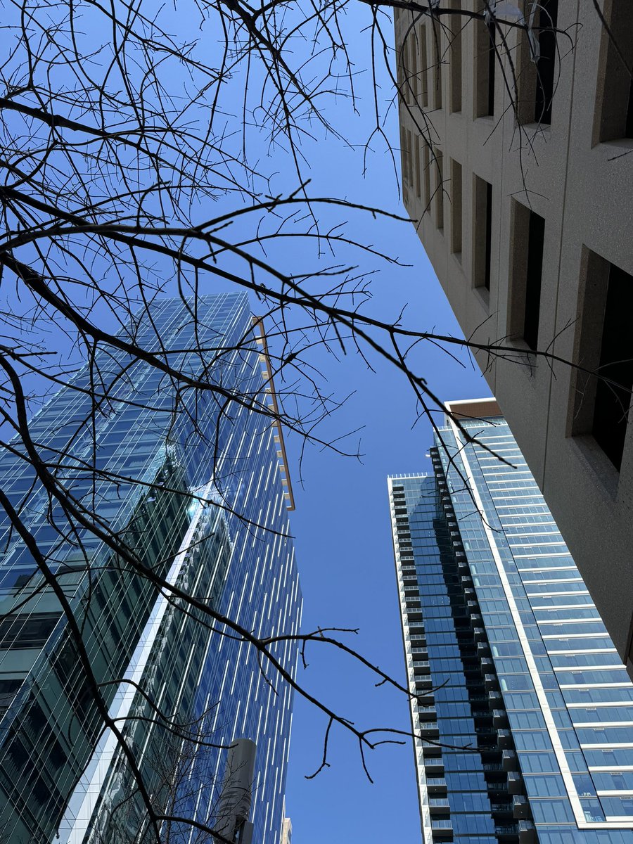 jasonmoodytx's tweet photo. Looking up/ looking down in Austin #austun #street #sky https://t.co/DiXj1vIiJQ