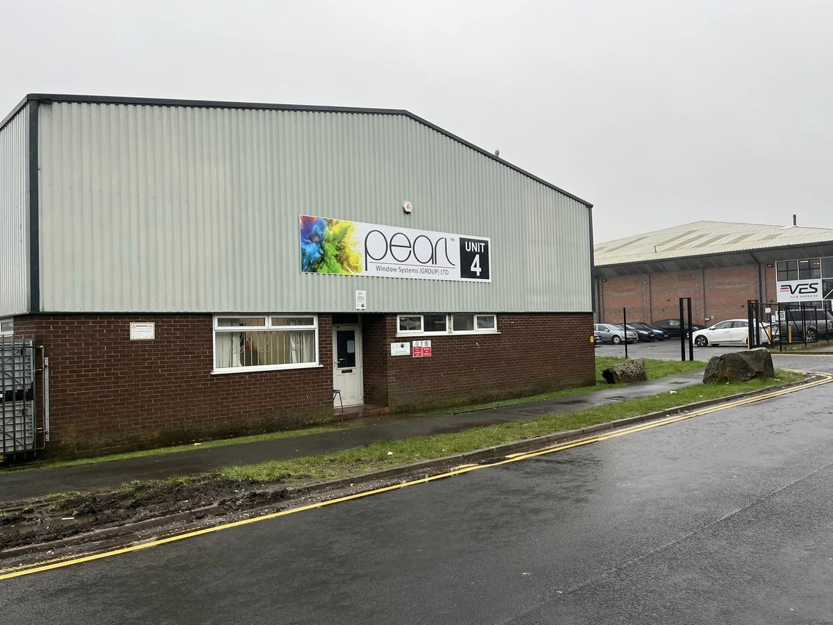 PearlWindows's tweet image. It's all go, this week, at the Pearl Factory with office revamps, new signage and new van graphics. #branding #officerevamp #vansignage