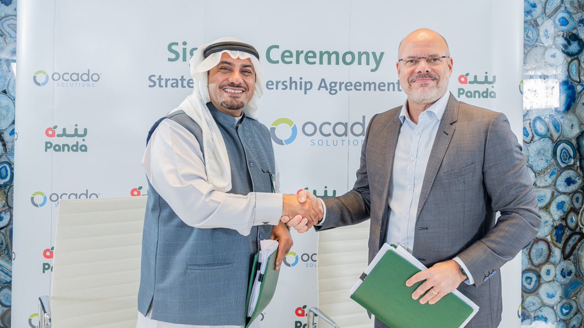 Bhamooh's tweet photo. يسعدني مشاركتكم بأن تم توقيع اتفاقية تعاون مع 
 Ocado Solutions

ضمن استراتيجيتنا في اعادة تعريف البيع بالتجزئة،
نتطلع إلى تحسين عملياتنا الرقمية من خلال
القدرات الشاملة لمنصة أوكادو الذكية المدعومة بأحدث التقنيات في الذكاء الاصطناعي (#AI)
بما سينعكس بتجربة مميزة وممتعة لعملائنا عند التسوق من خلال تطبيق بنده.

يشرفنا أن تكون شركة بنده أول من يطبق التقنيات المتقدمة في الشرق الأوسط مما يدفعنا للنمو المستدام.

أود أن أعرب عن امتناني و تقديري لفريق اوكادو، برئاسة ادريانو اراوهو رئيس آسيا والمحيط الهادئ والشرق الأوسط وأفريقيا