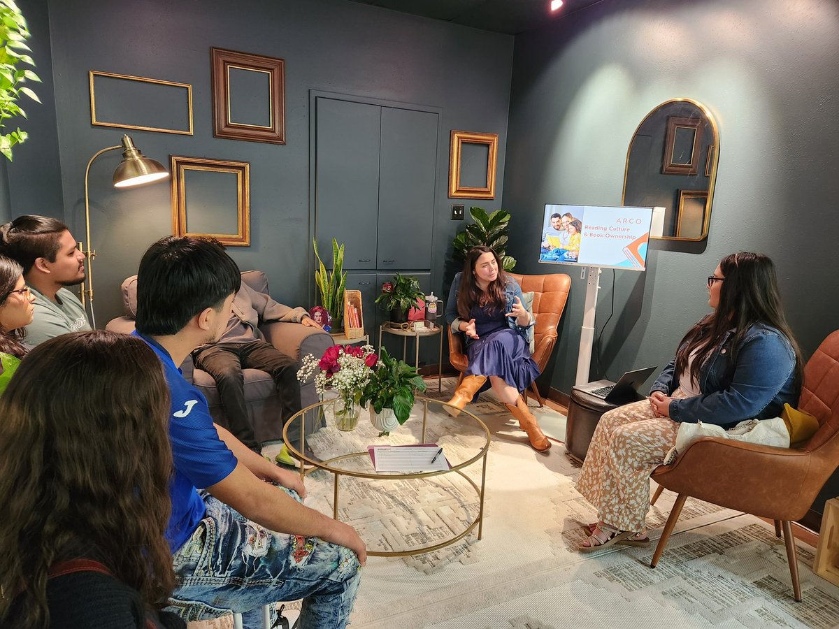 whosebooks's tweet image. Last week we hosted Journey Forward Mentoring group. We discussed the book deserts &amp;amp; importance of building a reading culture. Students were gifted a browsing experience, and selected books of their choice to take home and start their own libraries.