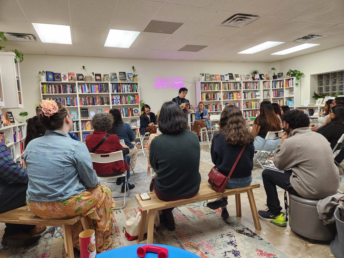 whosebooks's tweet image. Last week we hosted Journey Forward Mentoring group. We discussed the book deserts &amp;amp; importance of building a reading culture. Students were gifted a browsing experience, and selected books of their choice to take home and start their own libraries.
