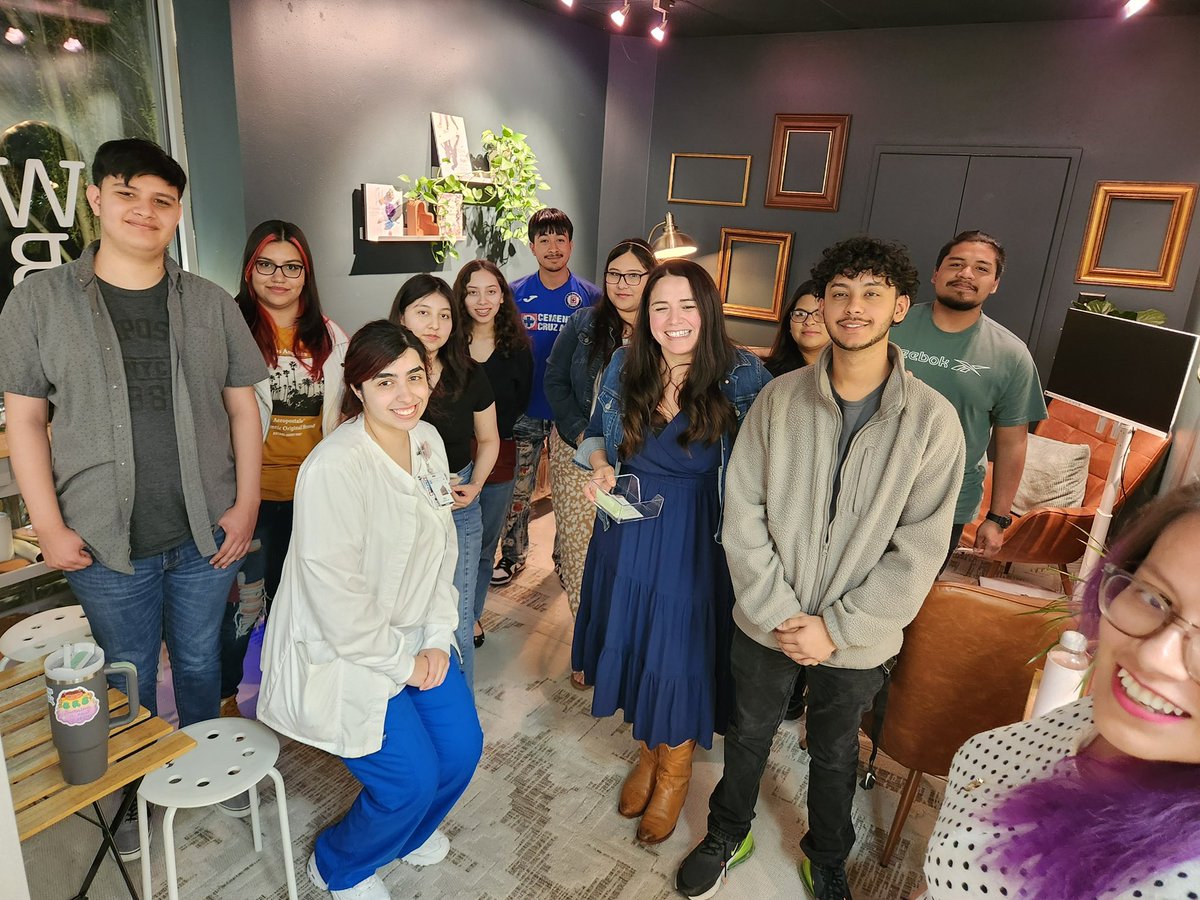 whosebooks's tweet image. Last week we hosted Journey Forward Mentoring group. We discussed the book deserts &amp;amp; importance of building a reading culture. Students were gifted a browsing experience, and selected books of their choice to take home and start their own libraries.