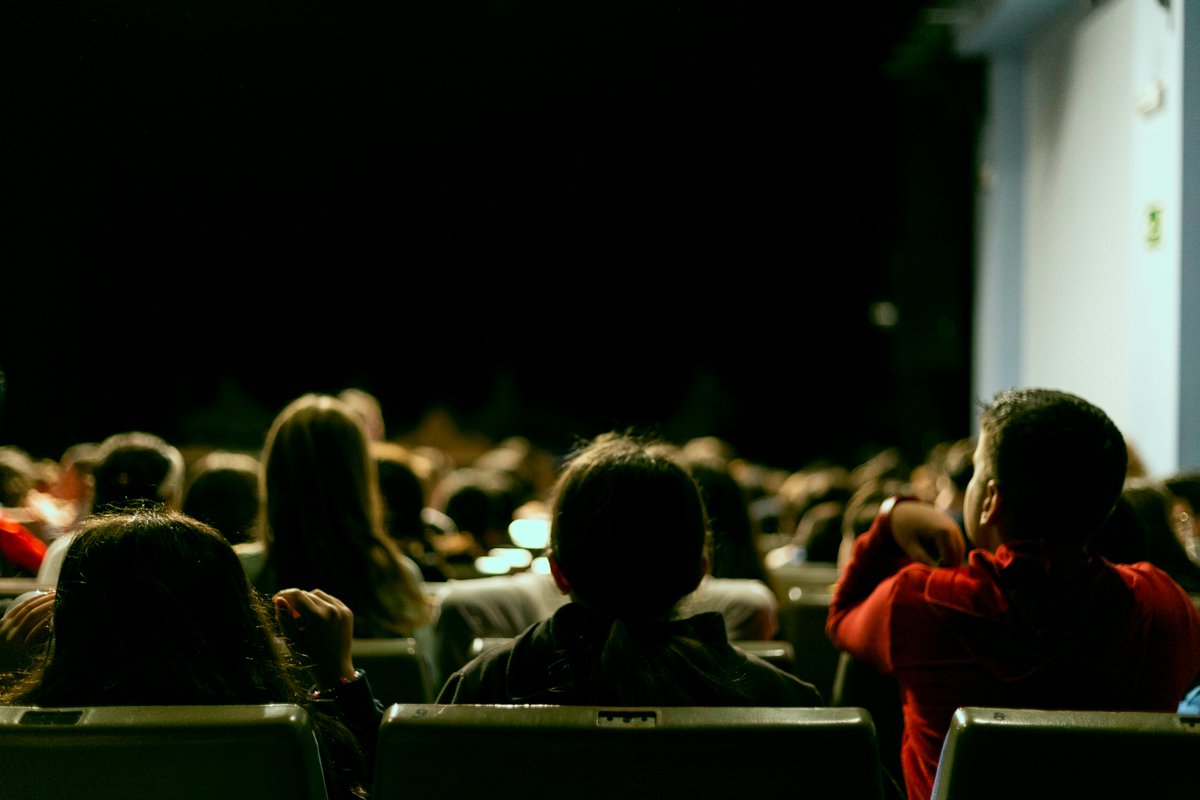 Aquesta setmana, dins de la #CampanyaEscolar, hem tingut l'obra 'Cremallera', que retracta la situació dels #refugiats des de la mirada de tres xiquetes dins d'un campament. Està basada en el llibre de <a href="/SoniaAlejo1/">Sònia Alejo</a>, una de les integrants de la cia #LaMedusa.
🎟️Enllaç en bio ⬆️