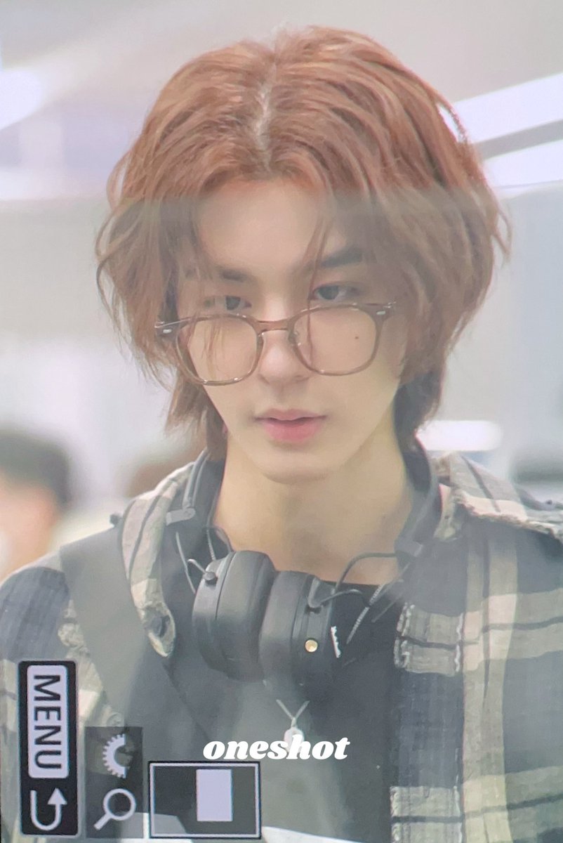 안경 점 헤드폰 팬들이 좋아하는 거 다했넼ㅋㅋㅋㅋㅋㅋㅋㅋㅋㅋㅋㅋㅋㅋㅋㅋㅋㅋㅋㅋㅋㅋㅋㅋㅋㅋㅋㅋㅋㅋㅋㅋㅋ 투명해라