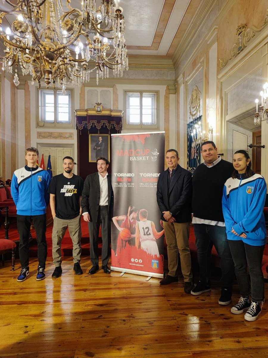 Hoy hemos tenido la presentación de la Madcup Basket en el <a href="/AytoAlcalaH/">Ayuntamiento de Alcalá de Henares</a>. ¡Estamos contando los días! ¡En nada ya está aquí! 🔥🏀💙 <a href="/madcupofficial/">MADCUP</a>