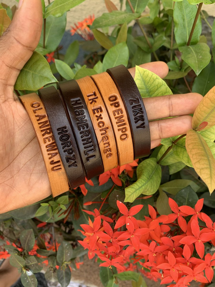 MEEYAH_FOOTIES's tweet photo. Engraved leather bracelet available for #3,500
Location: Ilorin
Delivery: Nationwide https://t.co/bLIcHfp6o8