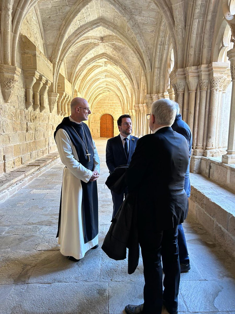 Després de la notícia del nou nomenament de l’abat, Octavi Vilà, com a nou bisbe de Girona. L’abat ha rebut la visita del M. Hble. Sr. Pere Aragonès, President de la Generalitat de Catalunya.