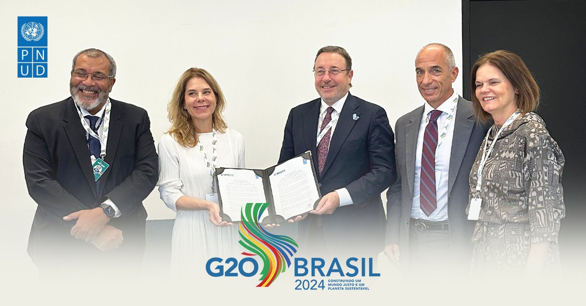 PNUDBrasil's tweet image. BNDES e PNUD reforçam parceria e buscam novas áreas de cooperação. Assinatura do memorando de entendimento contou com administrador do PNUD, Achim Steiner, e diretora do BNDES, Natália Dias.

#desenvolvimentosustentavel
#financefordevelopment