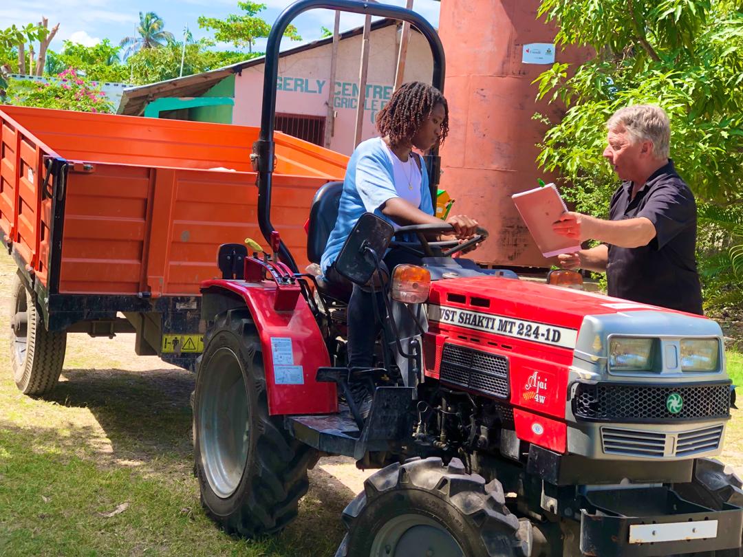 HaitiPapyrus's tweet photo. #ProjetMAIS Formation pratique sur l'utilisation des machines agricoles chez Gerly Distribution, l'un de nos centres d'achat d'agrégation. #Femmes #Agricultrices #Développement
#MARNDR @AmbCanHaiti @HaitiPapyrus
Photos: Jean Enold Dumas https://t.co/UlwA2yPMTc