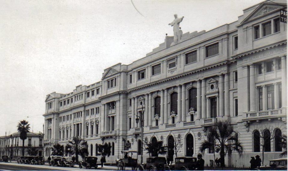 🗓️⏮️8⃣0⃣🕯️1⃣9⃣4⃣4⃣

El Consejo de Federación elige como presidente a Gabriel Cuevas Torrealba, líder del grupo hispanista inspirado por Jaime Eyzaguirre. Cuevas destaca por el enfoque gremial de su gestión, acompañado de una serie de discursos, escritos e instancias reflexivas.