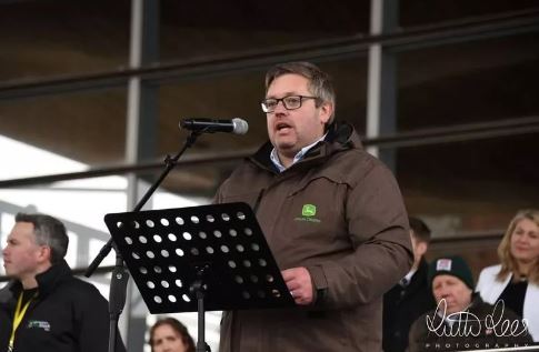 The heartbreaking story of how every one of 600 cows on a family's farm had to be killed tinyurl.com/yc4p9r7z