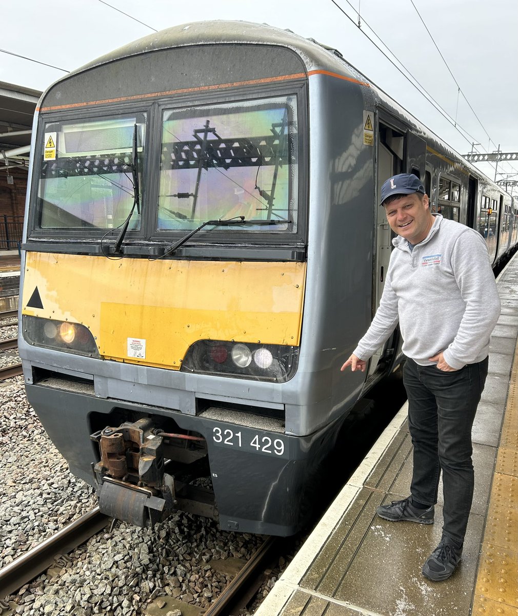 RailVaramis's tweet image. BREAKING NEWS (Drumroll yet again please!):

Varamis Rail has just received its 5th converted train into its #ExpressRail fleet; No.321429 seen here at Rugby….. now let’s fill them up!! Get in touch at logistics@varamis.co.uk 
🚊⚡️📦✉️⚡️🚊
#Excited
#GetOnBoard
#Sustainability 🌍