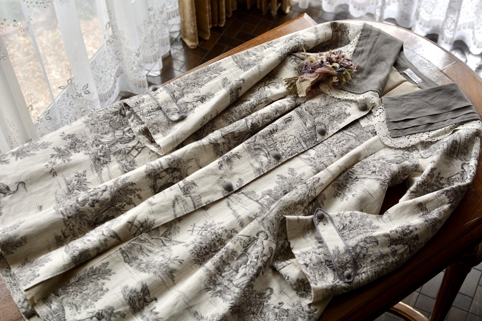 SERAPHIM セラフィム　トワルドジュイのリネンコート　ホワイト SERAPHIM on X: 