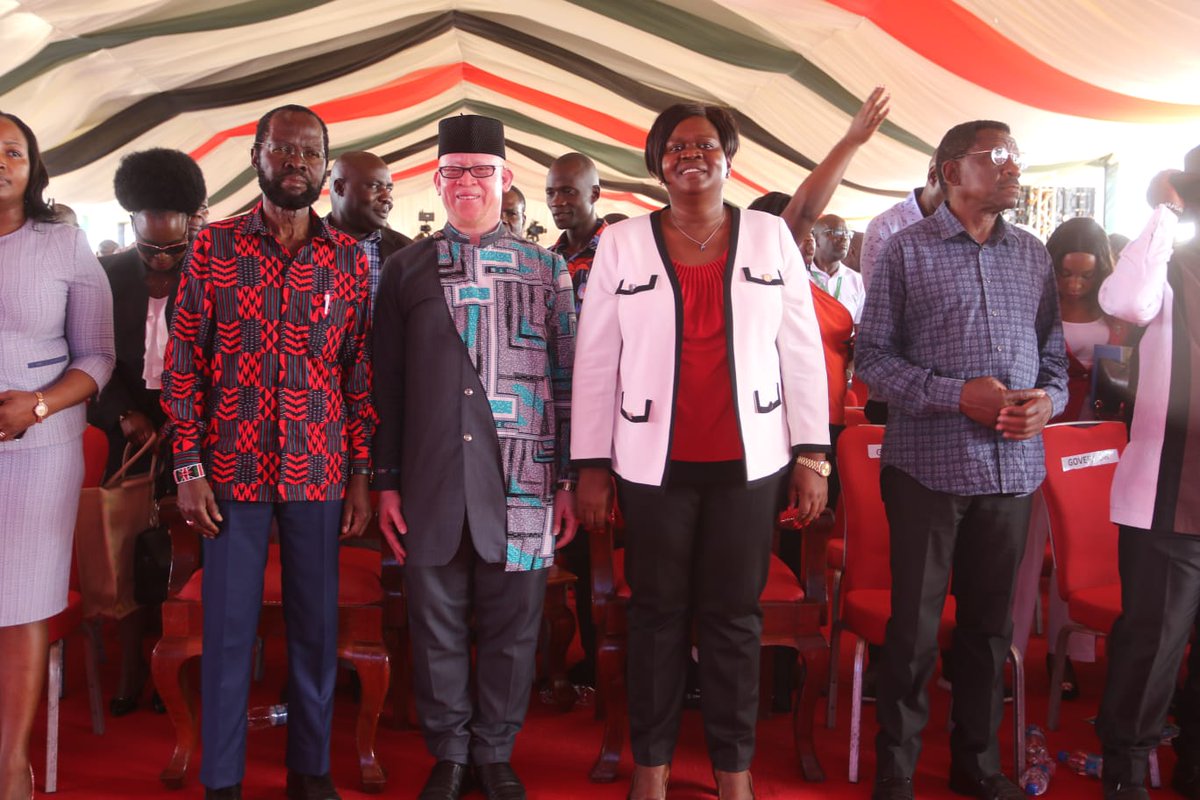 cbs_ke's tweet photo. The government spokesperson Dr Isaac Mwaura joins Homabay Gov @gladyswanga, and other leaders as the 2nd investments conference comes to an end. It brought together, investors, and sponsors across the globe. Indeed HomaBay NiNoma, because GOK Delivers as #HomaBayRising https://t.co/2UTkzxF0gj
