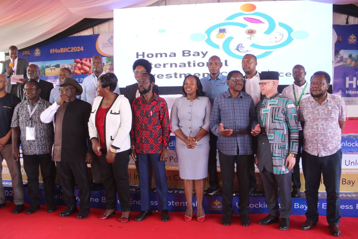 cbs_ke's tweet photo. The government spokesperson Dr Isaac Mwaura joins Homabay Gov @gladyswanga, and other leaders as the 2nd investments conference comes to an end. It brought together, investors, and sponsors across the globe. Indeed HomaBay NiNoma, because GOK Delivers as #HomaBayRising https://t.co/2UTkzxF0gj
