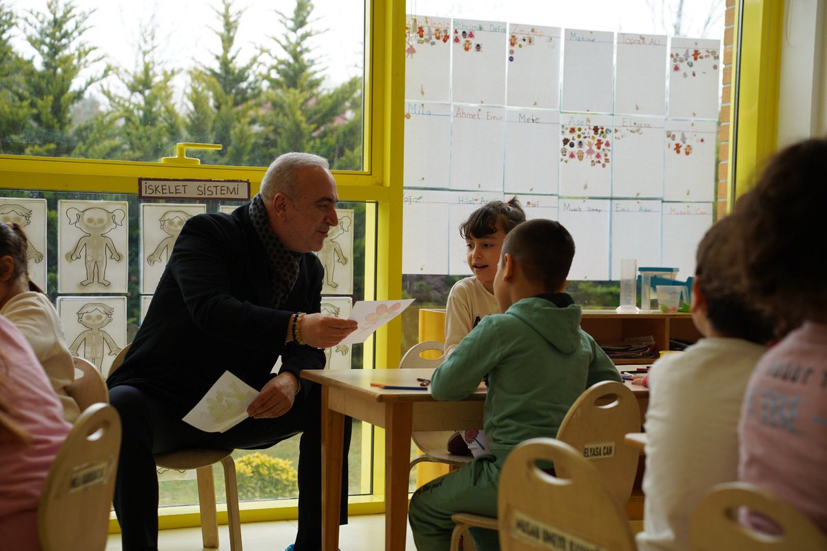 İstanbul Büyükşehir Belediyemizin Sultangazi’mizde bulunan Yuvamız İstanbul Uğur Mumcu Kreşi’nde çocuklarımızı ziyaret ettim. Dar gelirli ailelelerimiz için ulaşılabilir kreş hizmeti sunmayı hedefleyen kreşlerimizin sayısını artırmak için var gücümüzle çalışacağız. İstanbul
