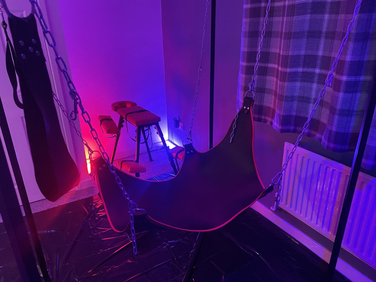 nw_dom's tweet photo. @FallenAngel1970 @aplycra I use Philip hue GU10s in the spot light and then 2 Philip Hue play lights https://t.co/YzPxI6Ylil