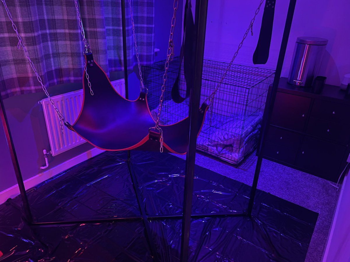 nw_dom's tweet photo. @FallenAngel1970 @aplycra I use Philip hue GU10s in the spot light and then 2 Philip Hue play lights https://t.co/YzPxI6Ylil