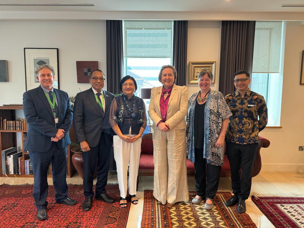 UK is supporting women in conflict areas through ASEAN-UK Women Peace & Security Programme. Thoughtful iscussion with @UNWomen Indonesia Rep @jamshedmkazi, @PHMissionASEAN Ambo Joy Quintana, & Excecutive Director of @ASEANIPR, I Gusti Agung Wesaka Puja. #UKASEAN @SarahTiffinUK