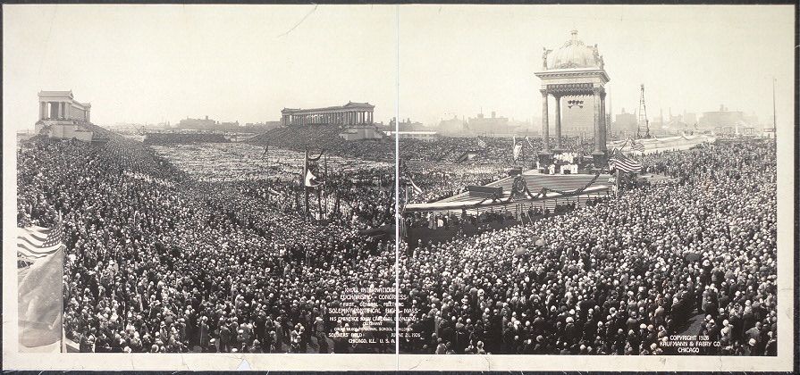 DieDetector's tweet image. Long lost Chilaga The Camelot of Checagou
Soldier Field&apos;s controversial renovation, which critics dubbed a &quot;flying saucer&quot; &amp;amp; &quot;a fish bowl,&quot; has stripped the stadium of its national historic landmark designation. #TimeClockHack