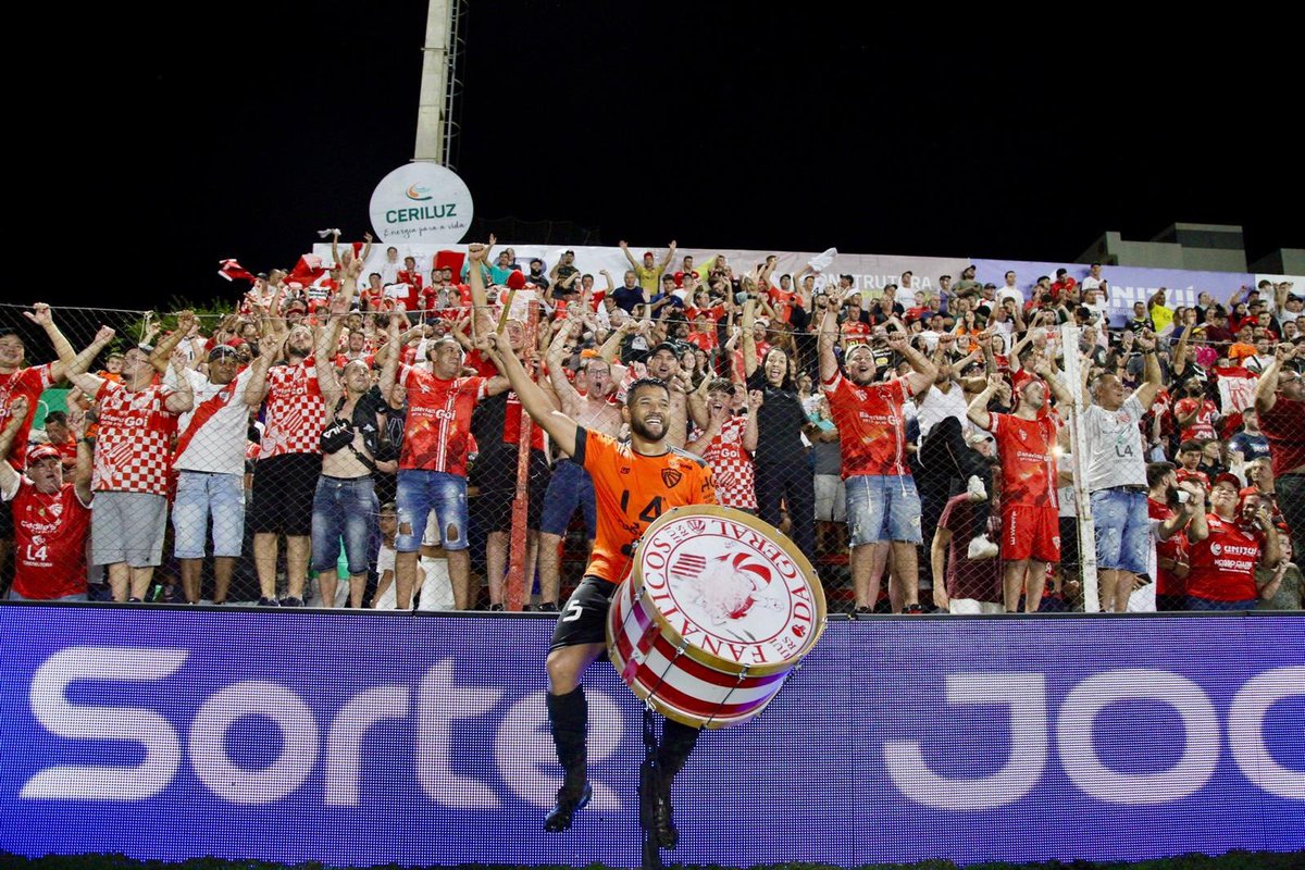 Unijui's tweet photo. Quem aí acordou felizão também com o título da Recopa Gaúcha? 🏆❤️ 🇵🇱
Parabéns @saoluizdeijui pela baita atuação e por conquistar esse título inédito em casa. Ficamos felizes em sermos apoiadores dessa grande história. 🥰

VAMO VAMO RUBROOOOOO! 🏆 https://t.co/AjCA6nWvUW