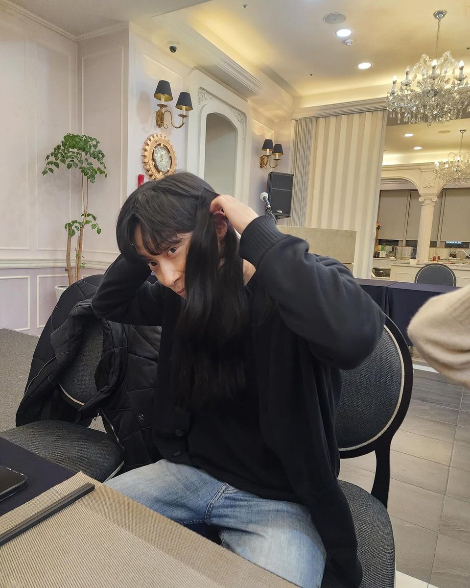 장발과 수염.. .?

당연히 허남줁이 수염사진은 안 올렸겠지만 만약 수염이 맞다면 셋 중에서 대체 뭐가 수염인데요
저게 수염 가발이면 소말리아 해적 혹은 야인 둘 중 하나뿐이야