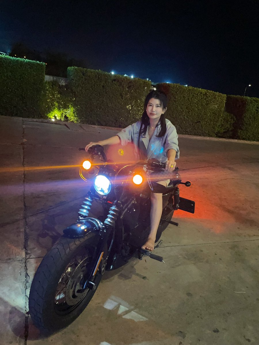 shell3303's tweet image. ไปกับป้าใหม ป้ามีแค่มอไซค์
กินข้าวกับพ่อแม่ และน้อง
#ขอแทร่