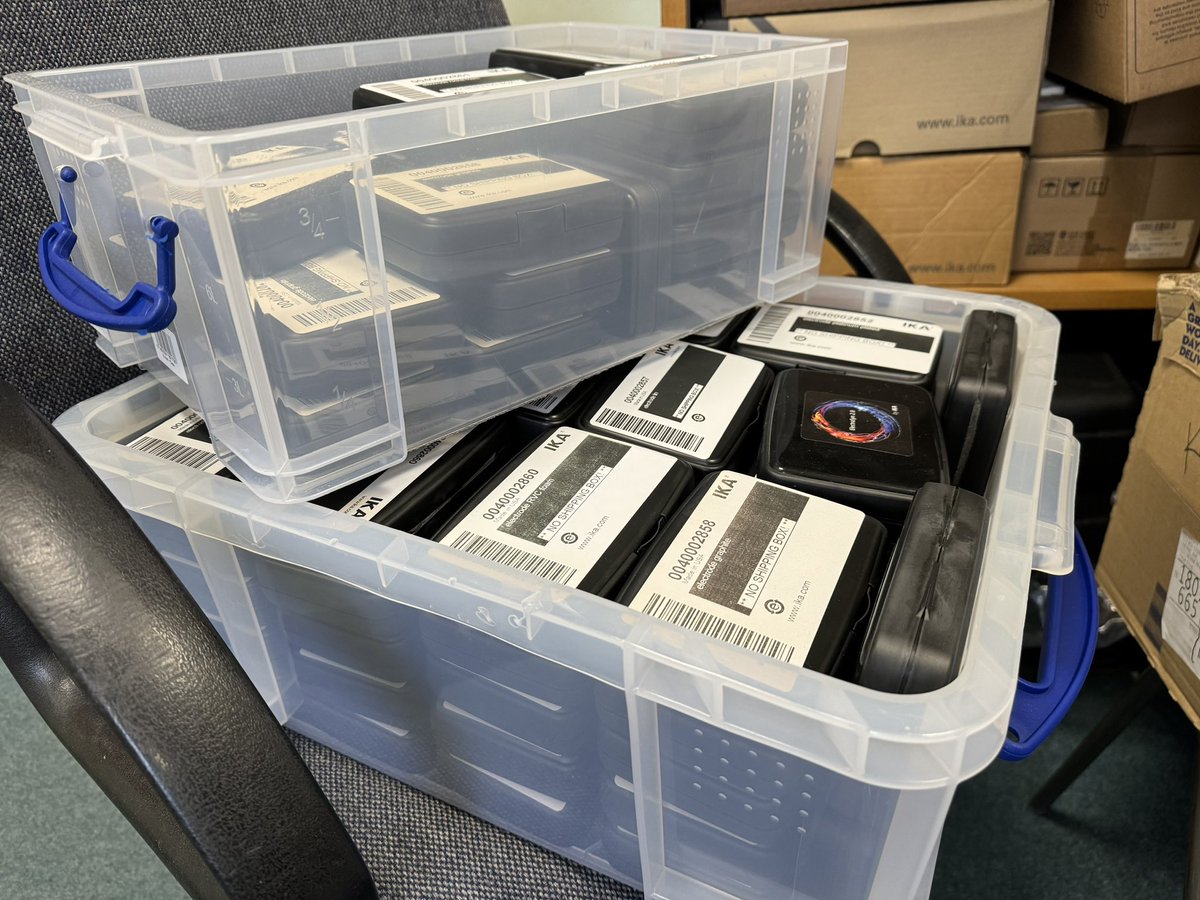 Finally sorting out our #Electrasyn storage. I guess I’m committed to keeping doing ⚡️echem ⚡️ for a quite long time now 😂 @kevmann23 @IKAworldwide #ZapZap #NeedMoreSpace #RealTimeChem