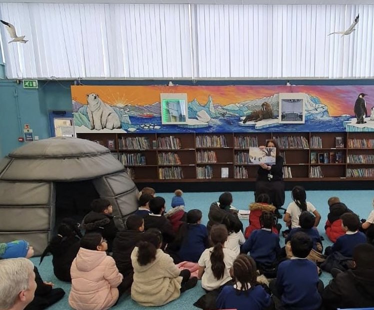 Year 3 had a wonderful session yesterday at Mitcham Library. They learnt about how our local library is organised and where they can find their favourite authors. 📚 @MertonLibraries