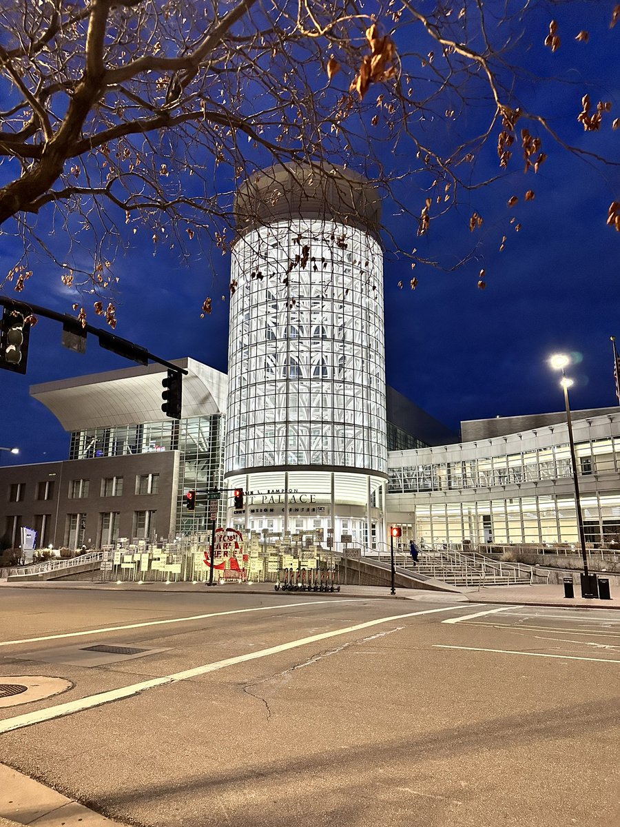 jennyhawran's tweet image. Beautiful (early) morning! #RootsTech2024
