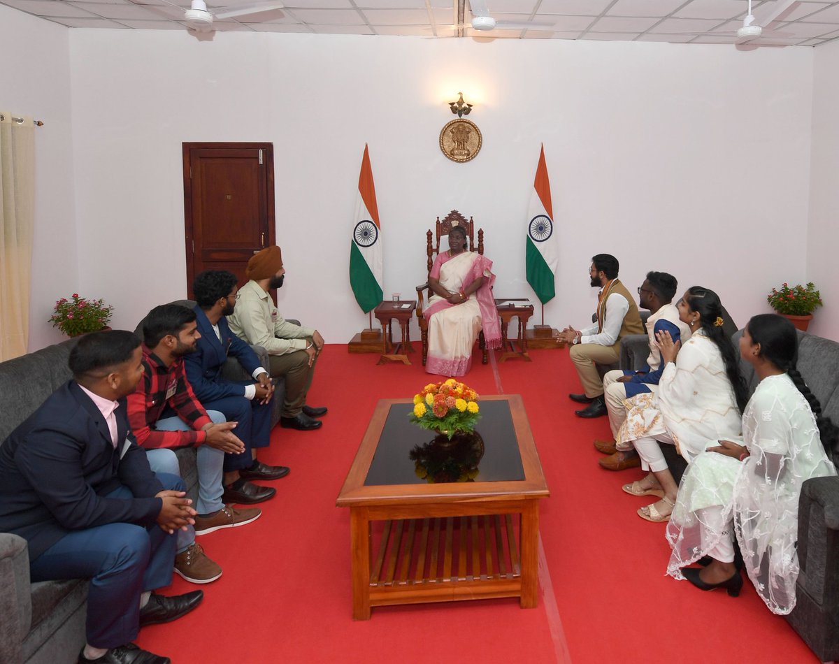 Represented the Students of A&amp;N Islands with <a href="/ABVP_ANI/">ABVP Andaman & Nicobar Islands</a>, before Hon'ble <a href="/rashtrapatibhvn/">President of India</a> Smt. Draupadi Murmu, during her visit to A&amp;N Islands. Highlighted issues pertaining to the Students and youths of our isles.

#ABVP #PresidentofIndia #DraupadiMurmu #siddhanthraisharma