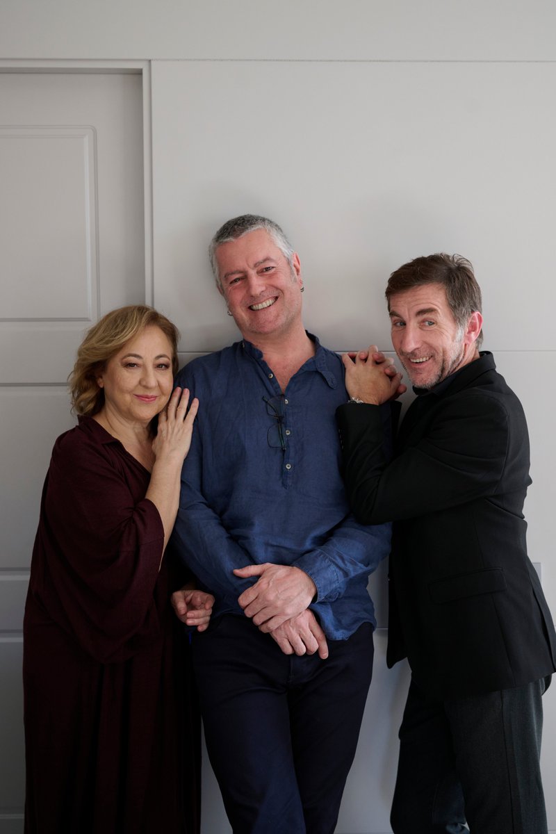 El domingo entrevisto a #CarmenMachi y Antonio de la Torre @atorrem en @xlsemanal. Estrenan 'Tratamos demasiado bien a a las mujeres' <a href="/ficcionprodu/">FICCIÓN PRODUCCIONES</a>, primera peli juntos, y hablan de siestas insospechadas, vejez, los Goya, fútbol, masculinidad, traumas familiares, Guerra Civil...