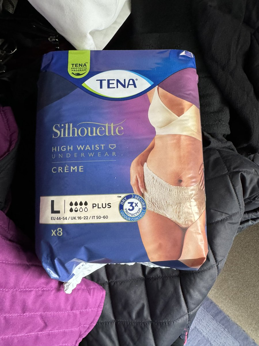 SarahCBate's tweet photo. @AmazonHelp This is what they sent which is much cheaper so not only Mia sold but over charged too. #badservice https://t.co/9d5FFmRNn4