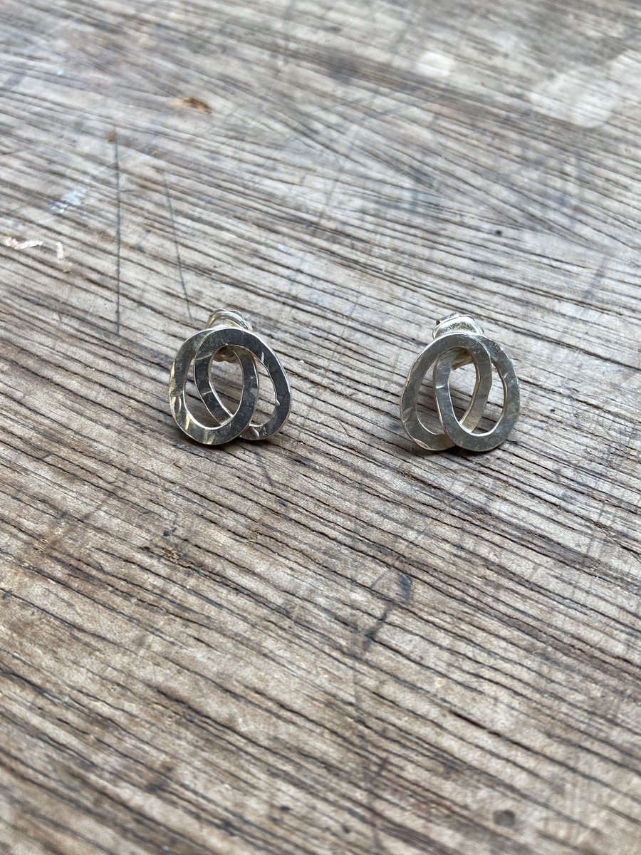 Surrey_AL's tweet image. We would like to share some beautiful pieces of jewellery created by our learners. ✨ 

If you have any images of your work, we would love to see them! You can share them with us by emailing pictures to business.development@surreycc.gov.uk

#Jewellery #Silverwork #AdultLearning