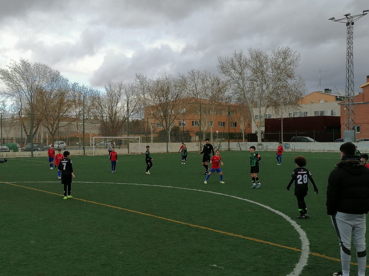 River_fuenes's tweet photo. El juego nunca termina cuando se trata de pasión. ❤️⚽️ ¡Orgullosos de estos pequeños atletas y su amor por el fútbol! #AmarElDeporte #FutbolistasEnCrecimiento https://t.co/8bHcL0bDiO